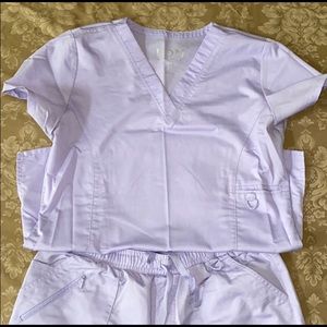 Maevn scrub set